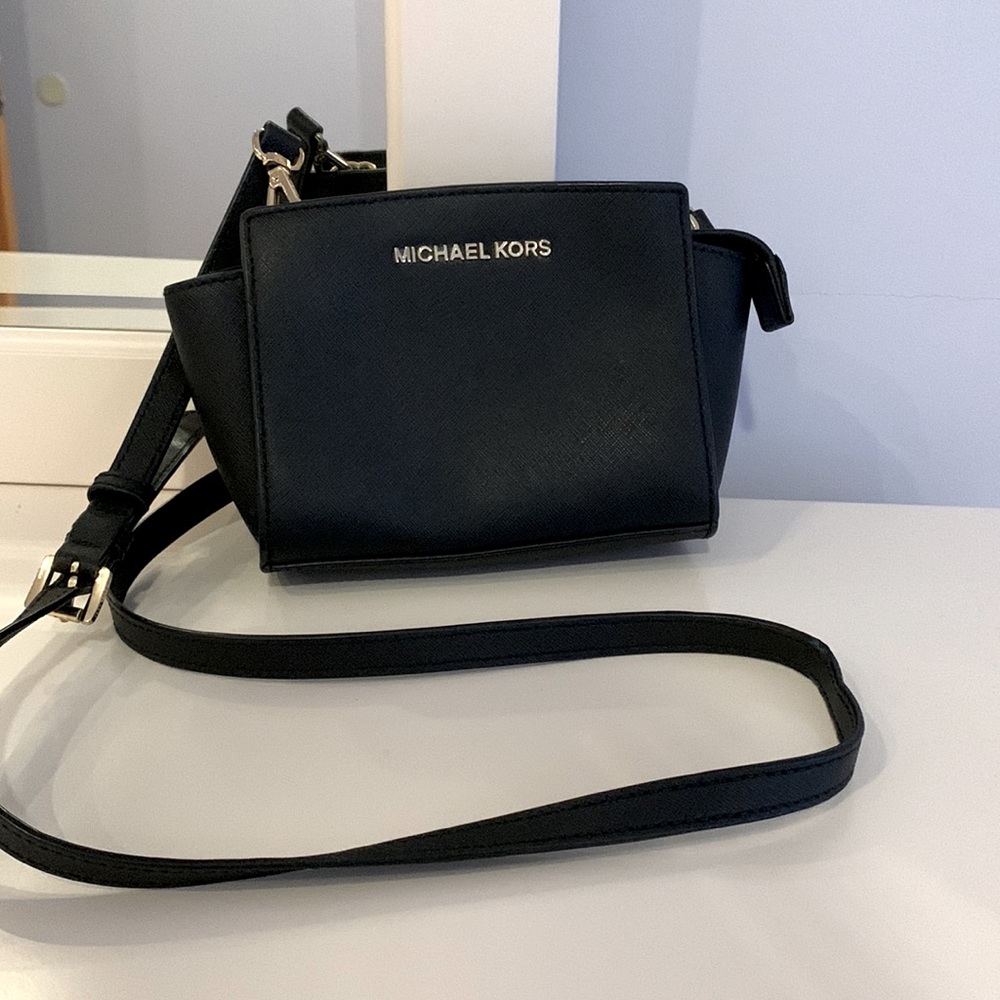 MICHEAL KORS CROSSBODY